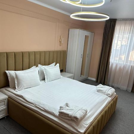 Voyazh Hotel Taraz Kültér fotó