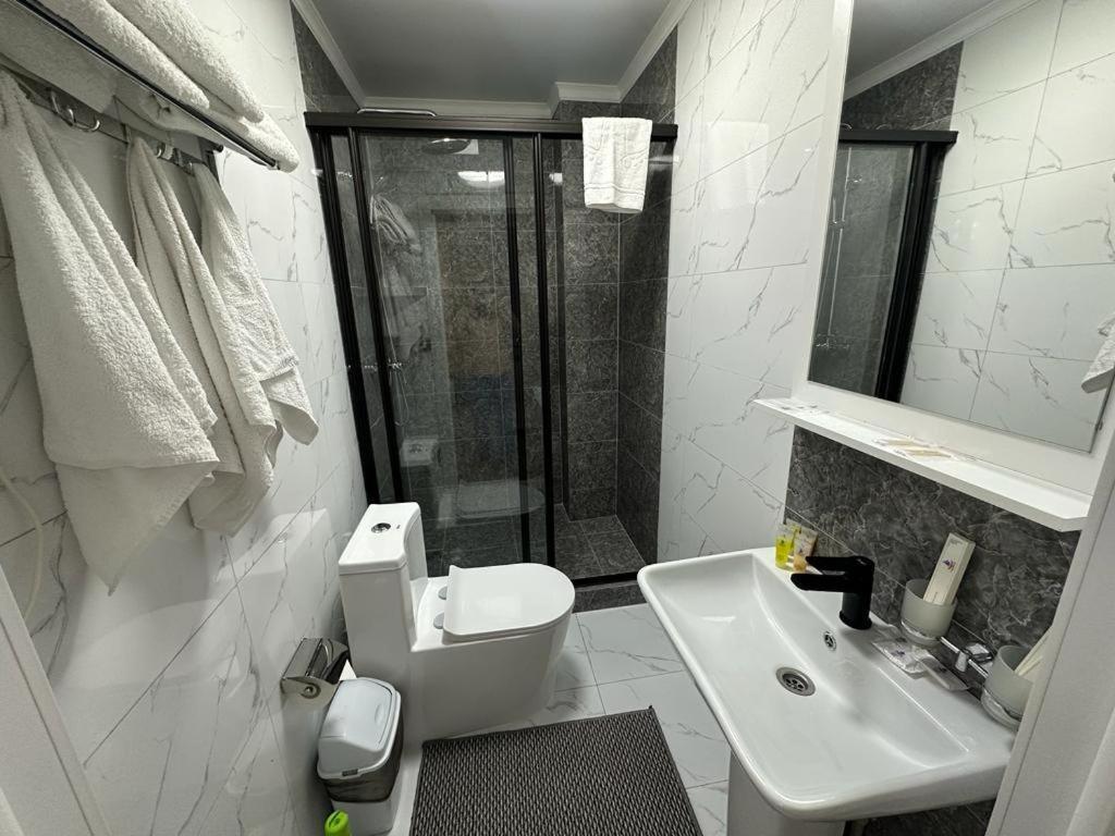 Voyazh Hotel Taraz Kültér fotó