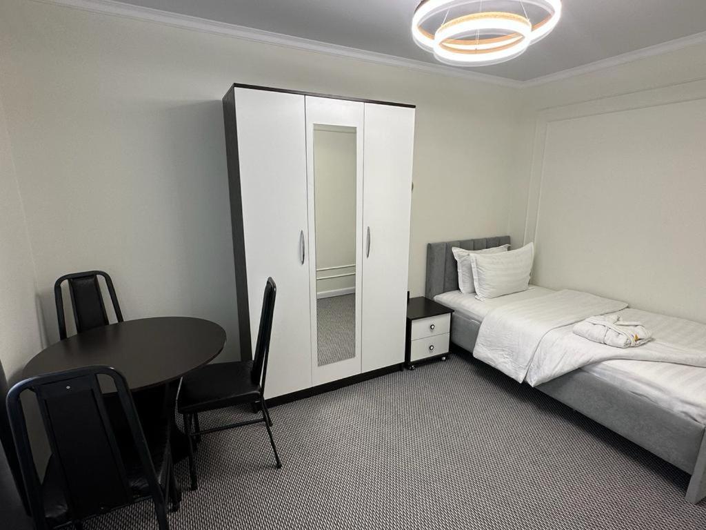Voyazh Hotel Taraz Kültér fotó