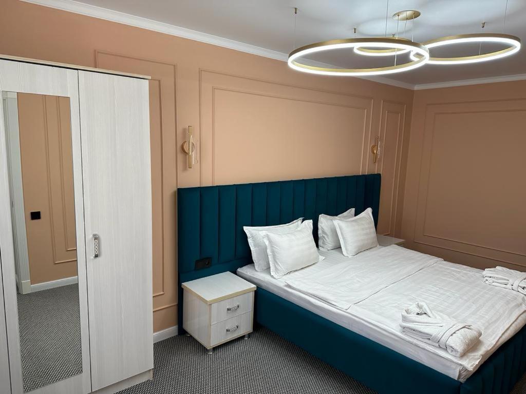 Voyazh Hotel Taraz Kültér fotó