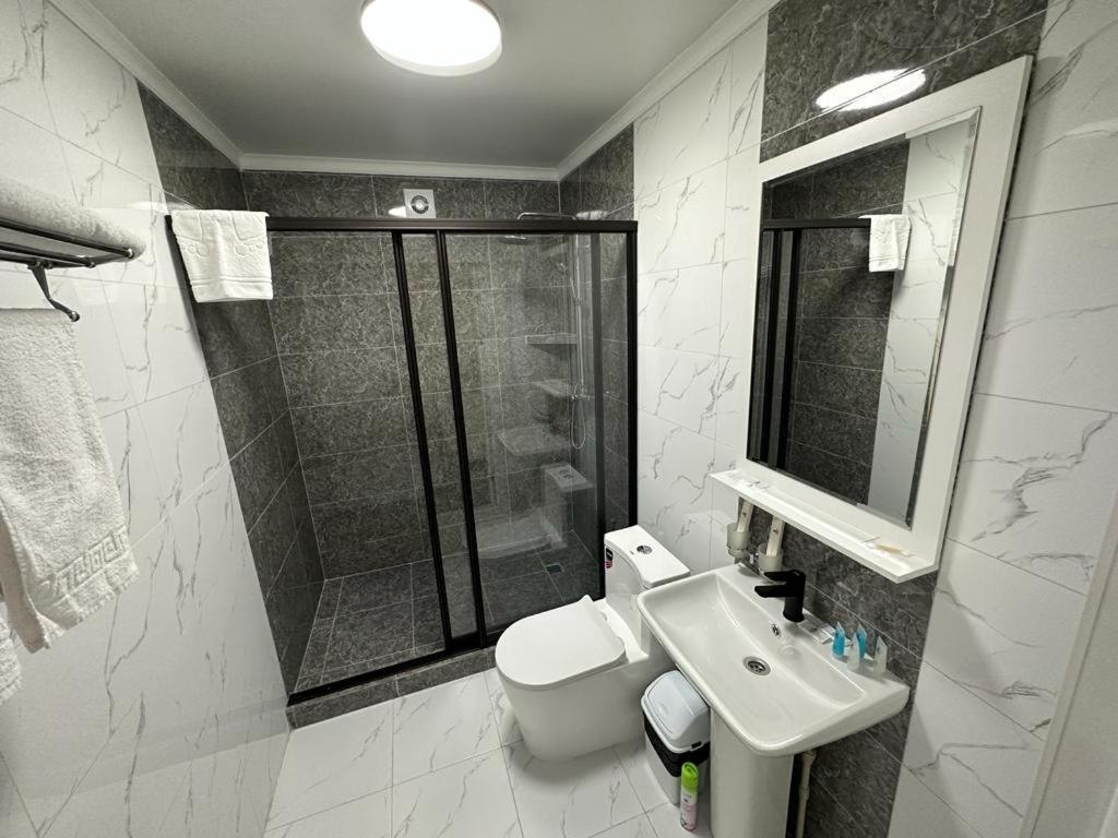 Voyazh Hotel Taraz Kültér fotó