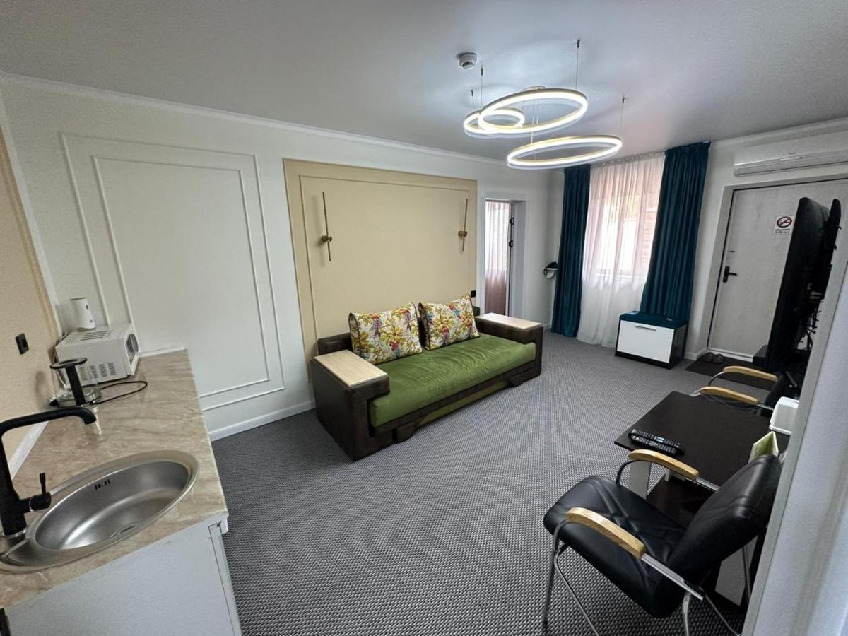 Voyazh Hotel Taraz Kültér fotó